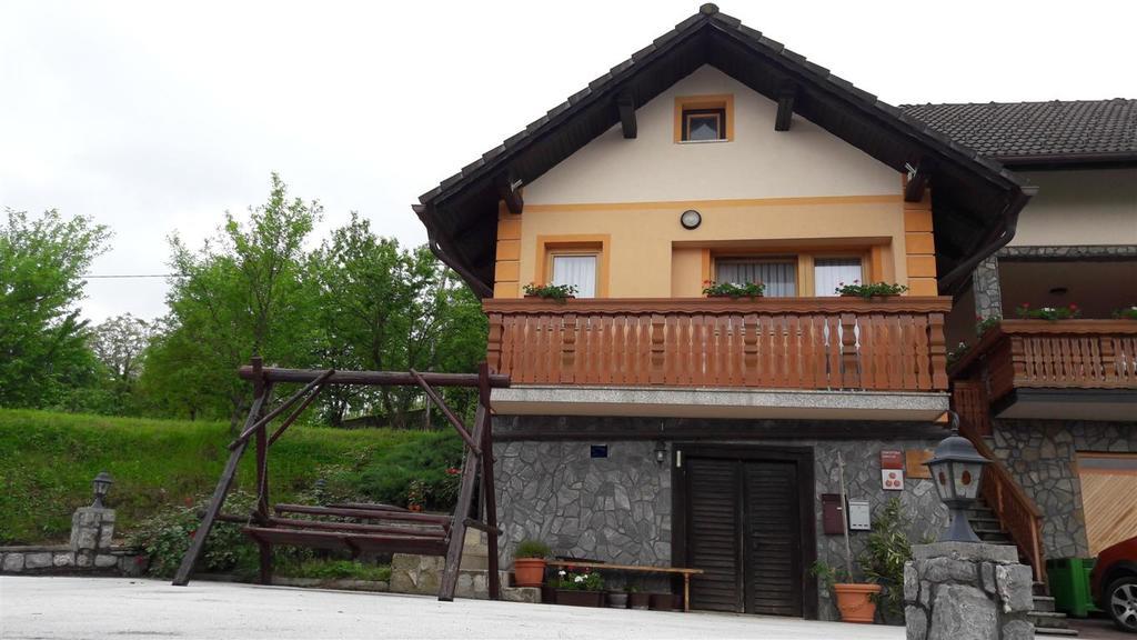 Ferienwohnung Tourist Farm Škrbina Otočec Exterior foto