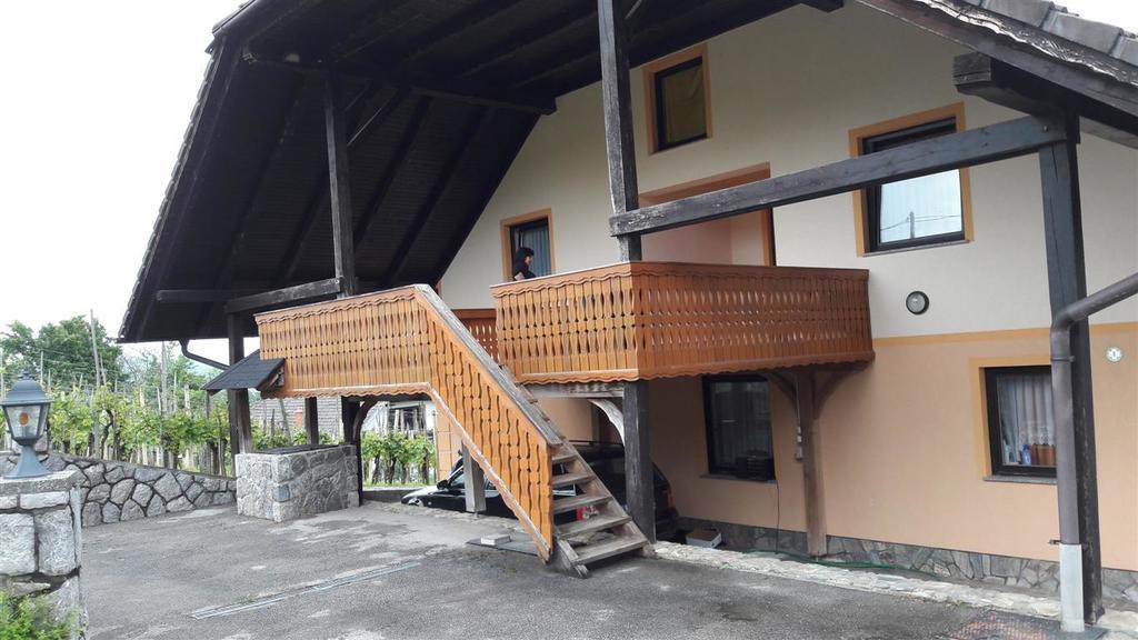 Ferienwohnung Tourist Farm Škrbina Otočec Exterior foto